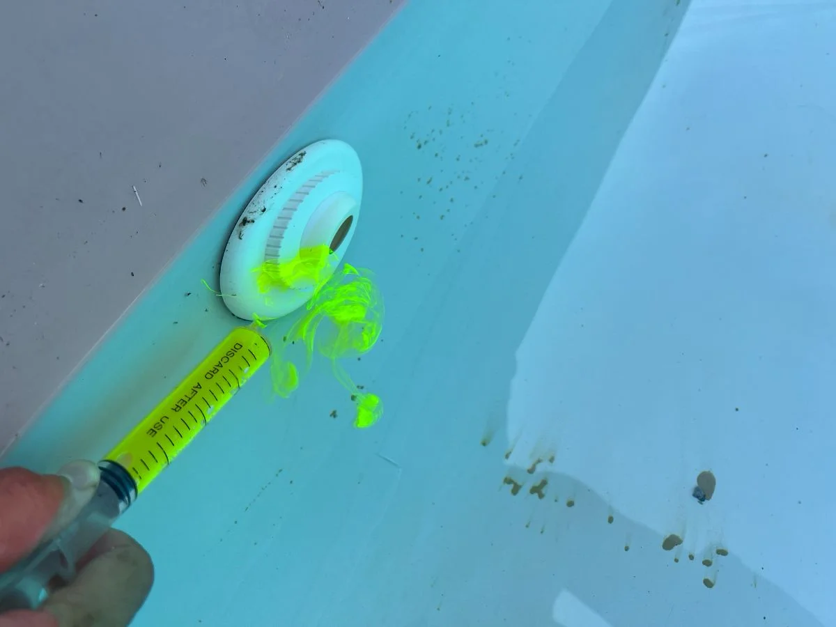 Recherche de fuite piscine 10 x 5 avec perte de 10 à 12 cm en 4 jours.